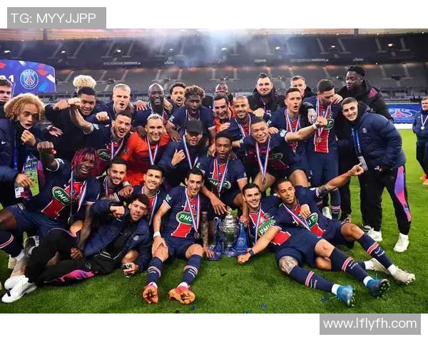 07AC米兰对阵曼联的首发阵容分析与战术解析